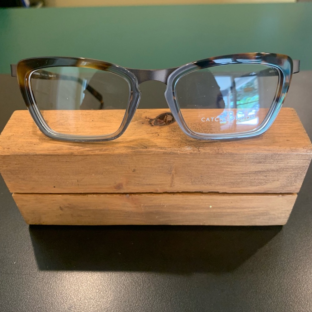 CATCH LONDON PINDAR STREET 
Col 74. Brown. 50mm Rectangular 
Glasses 